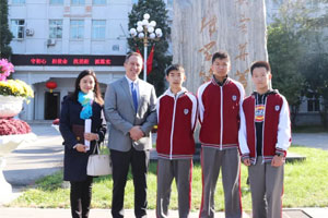 北京市朝陽(yáng)區(qū)北外同文外國(guó)語(yǔ)學(xué)校師生合影