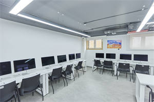 北京一土學(xué)校機(jī)房
