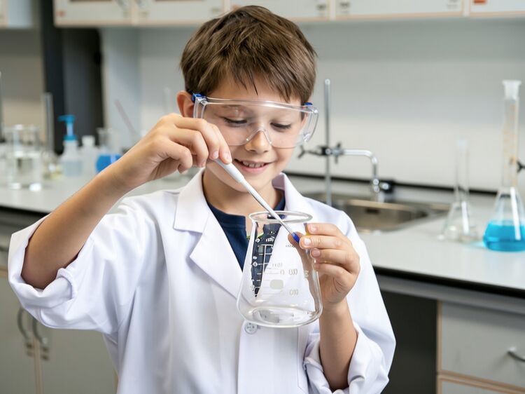 愛(ài)沙國(guó)際學(xué)校